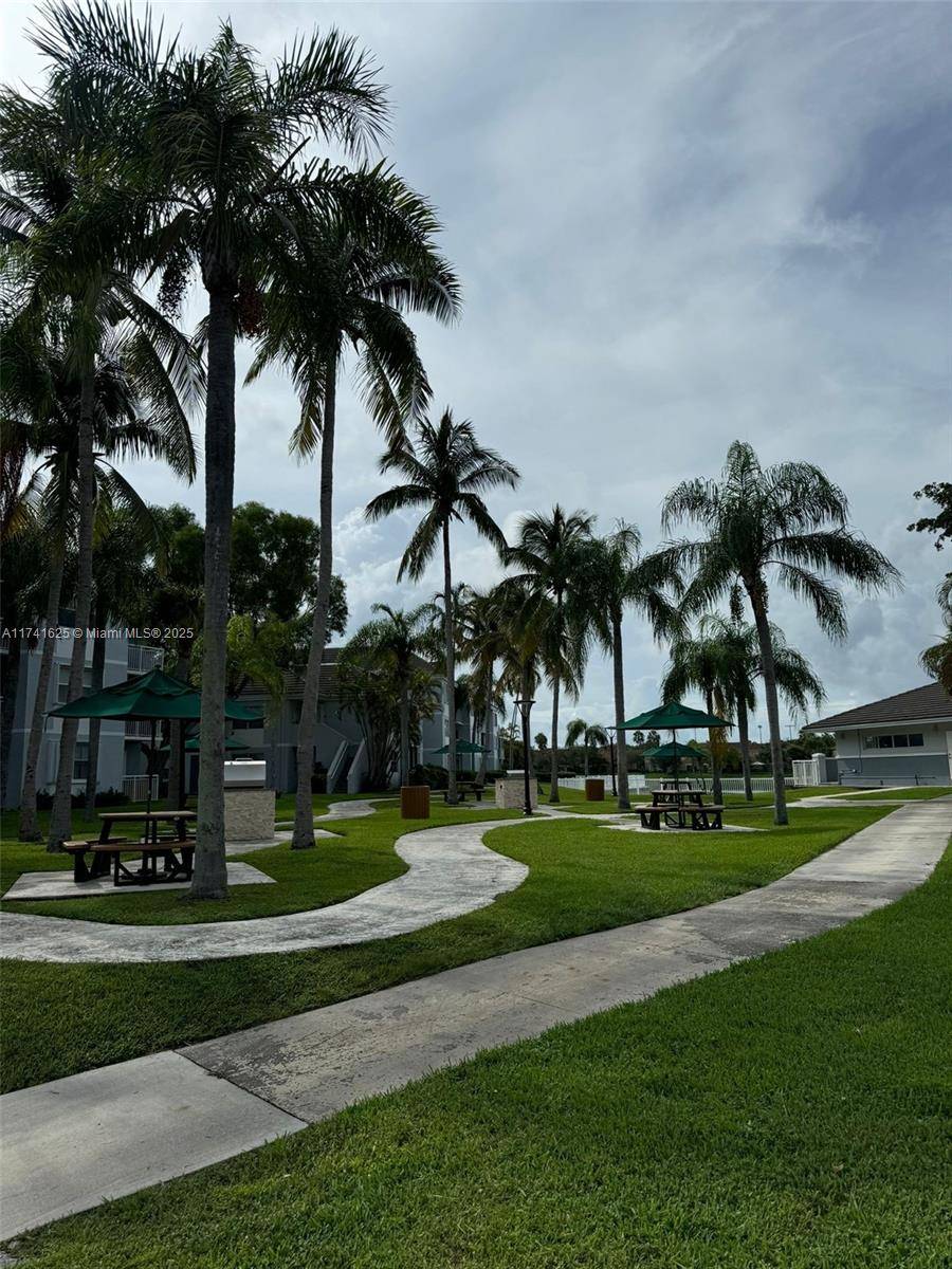Cutler Bay, FL 33189,8660 SW 212th St #108