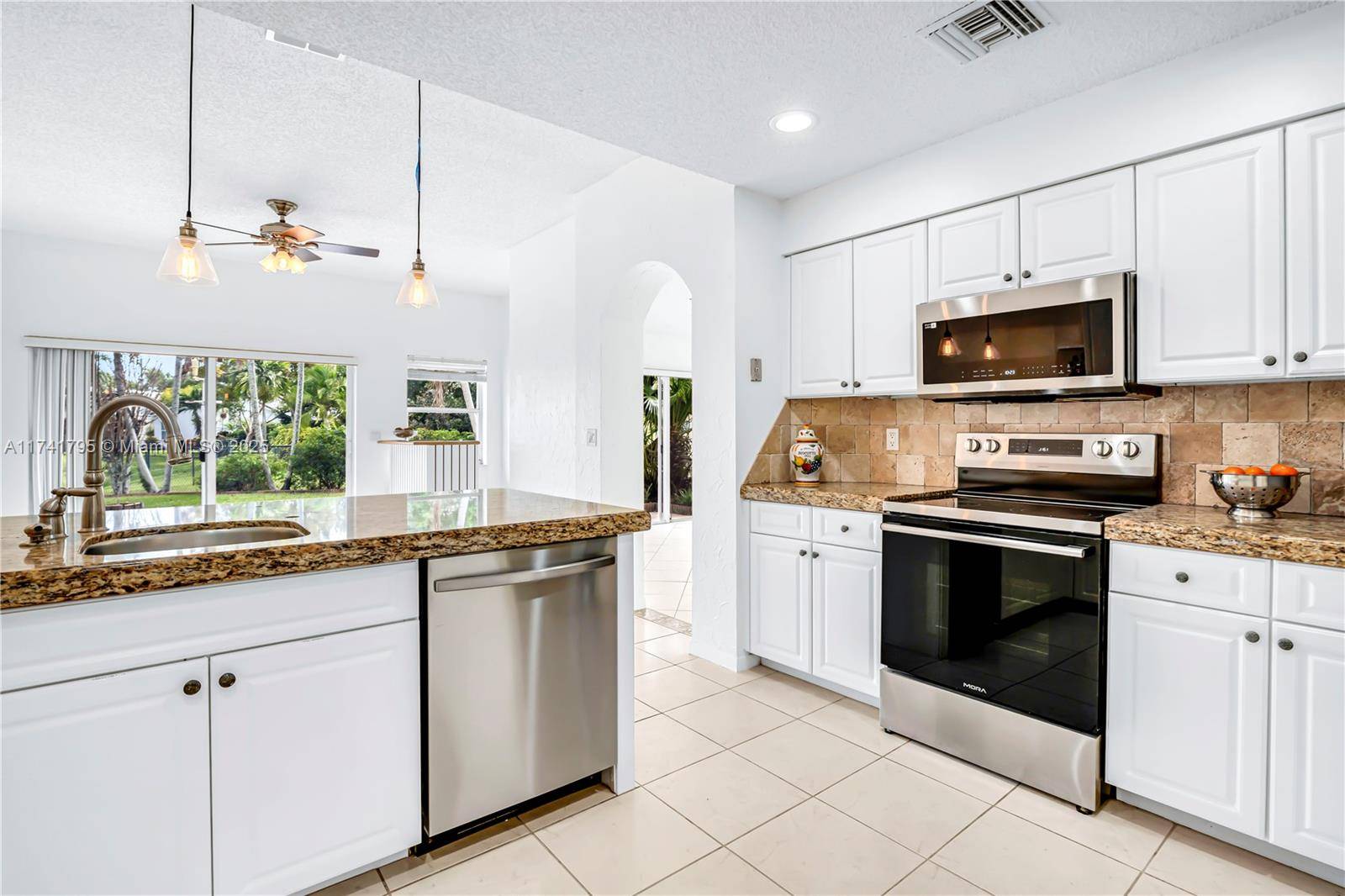 Davie, FL 33328,8835 S Lake Park Cir S