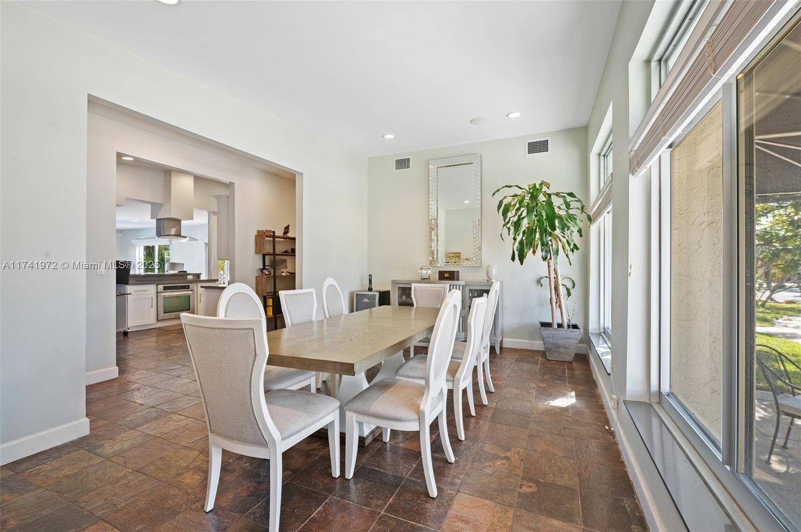 Pompano Beach, FL 33062,2219 SE 9th St