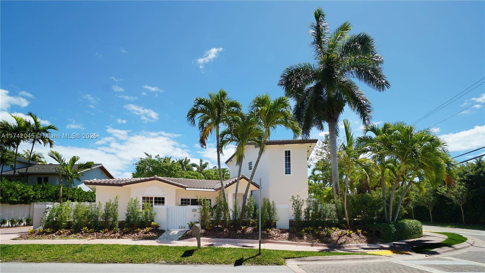 Key Biscayne, FL 33149,691 Ridgewood Rd