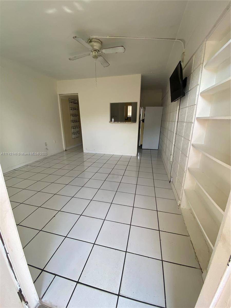 North Miami Beach, FL 33162,2031 NE 167th St #2