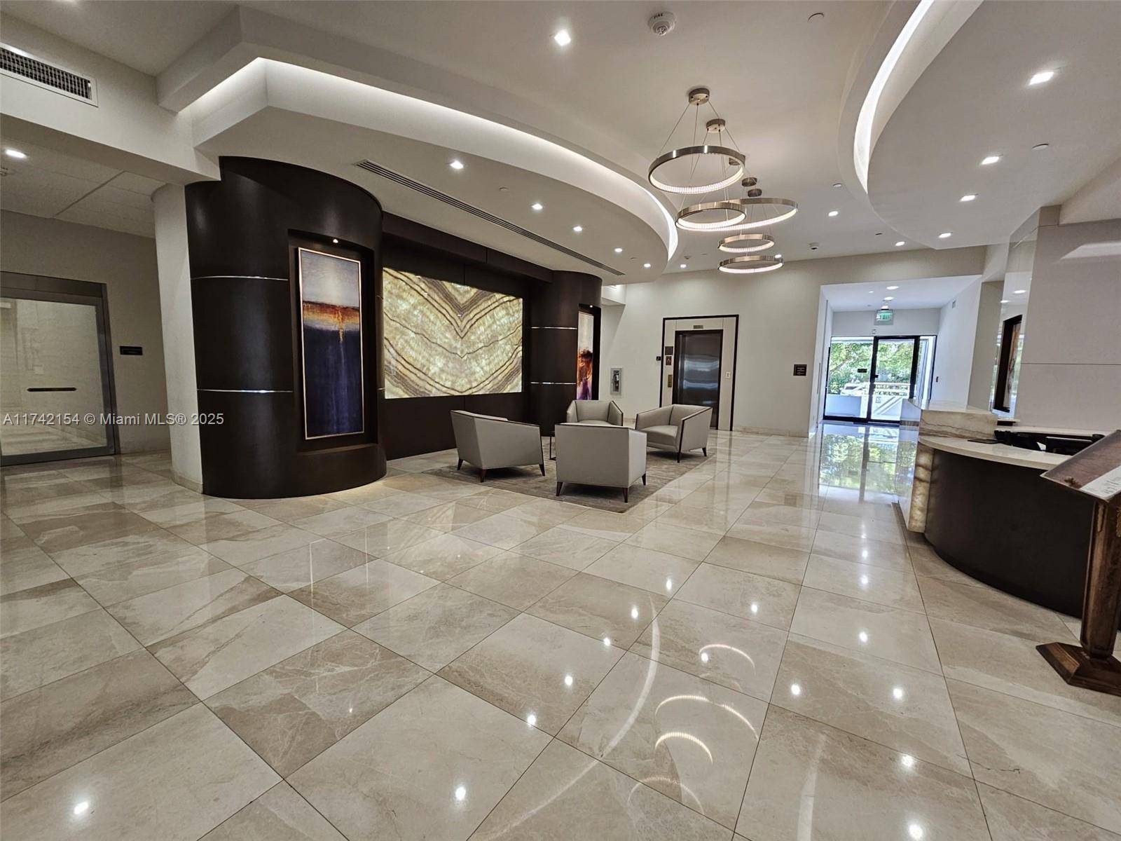 Aventura, FL 33180,20225 NE 34th Ct #818