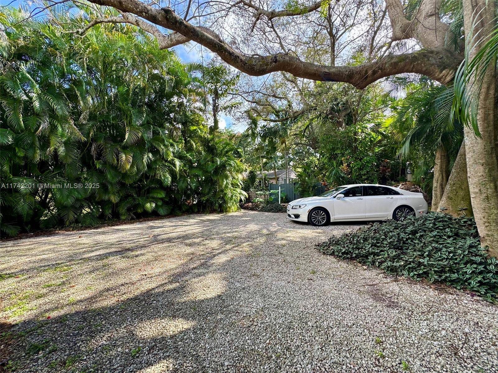 El Portal, FL 33150,194 NW 91st St