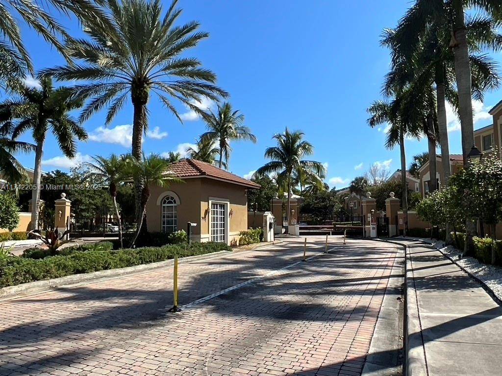 Tamarac, FL 33321,7940 N Nob Hill Rd #201