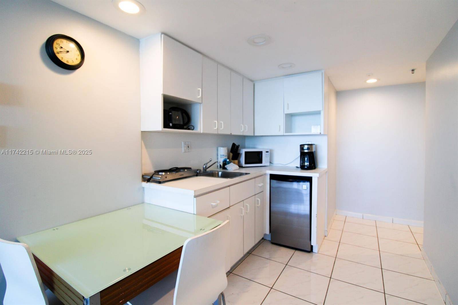Miami Beach, FL 33140,5445 Collins Ave #1221