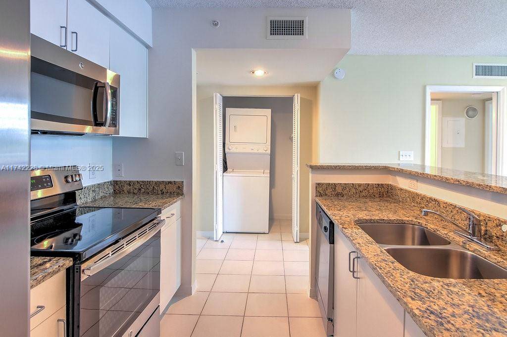 Miami, FL 33131,1111 Brickell Bay Dr #1508
