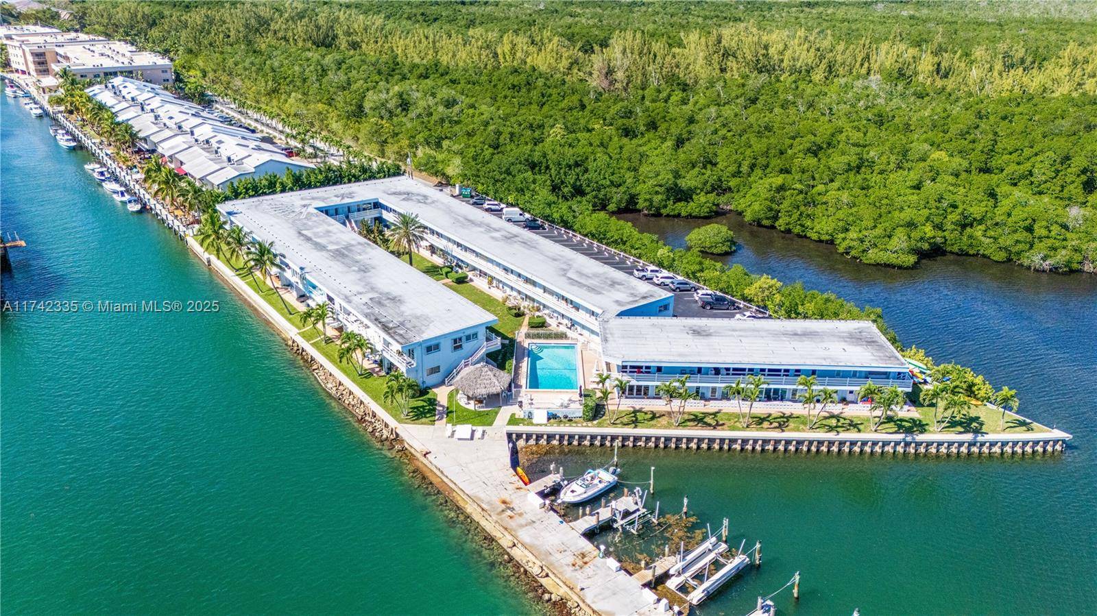 North Miami, FL 33181,2700 NE 135th St #32
