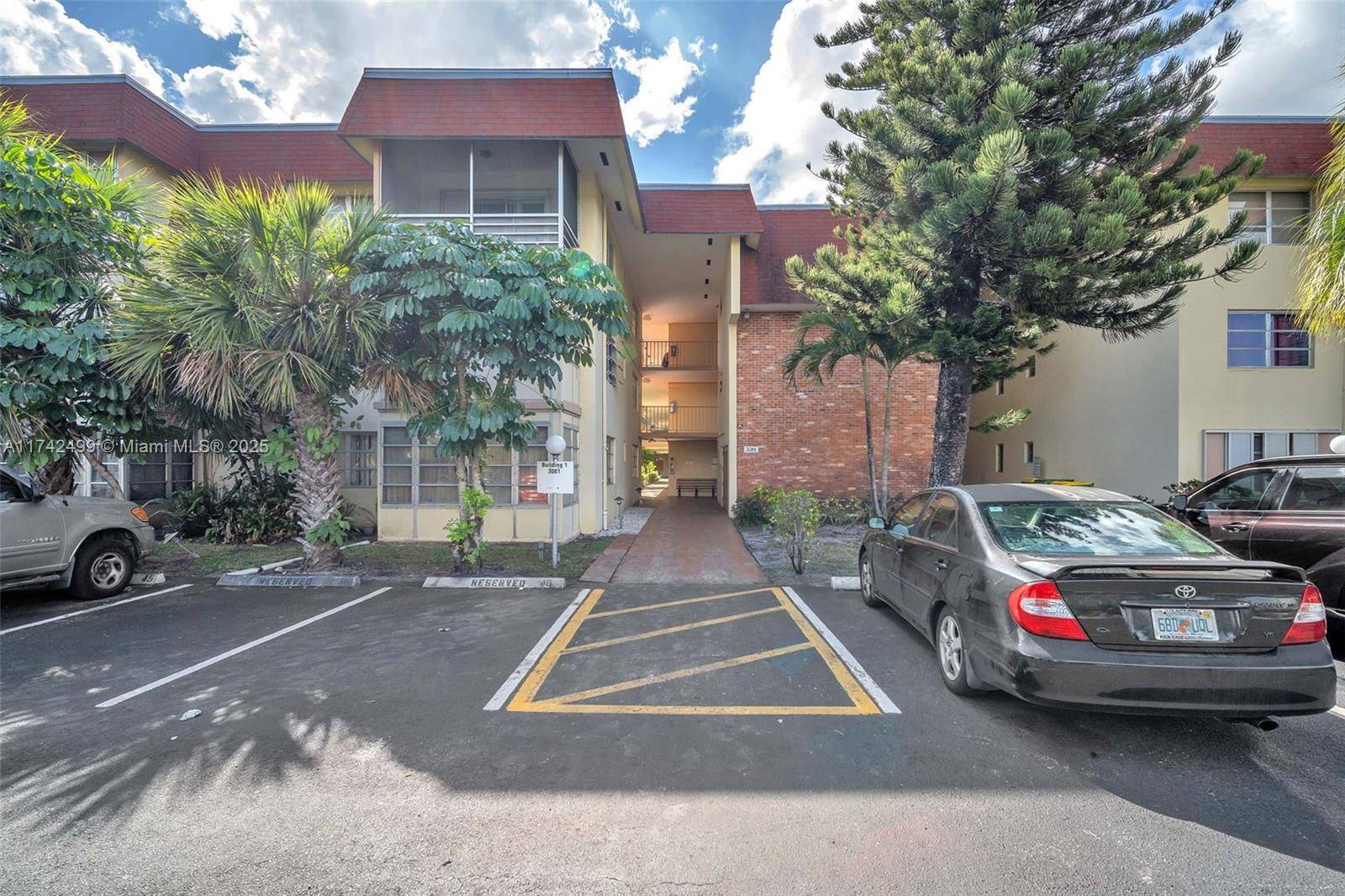 Lauderdale Lakes, FL 33313,3081 NW 47th Ter #101