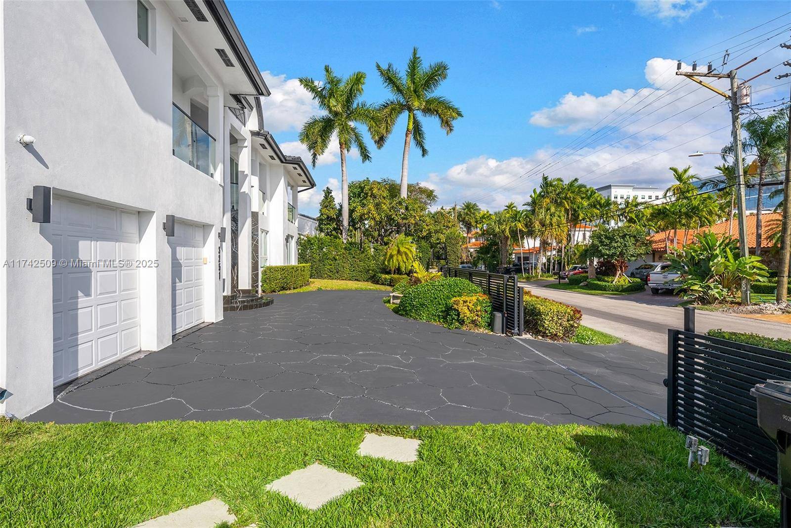 North Miami Beach, FL 33160,3251 NE 164th St