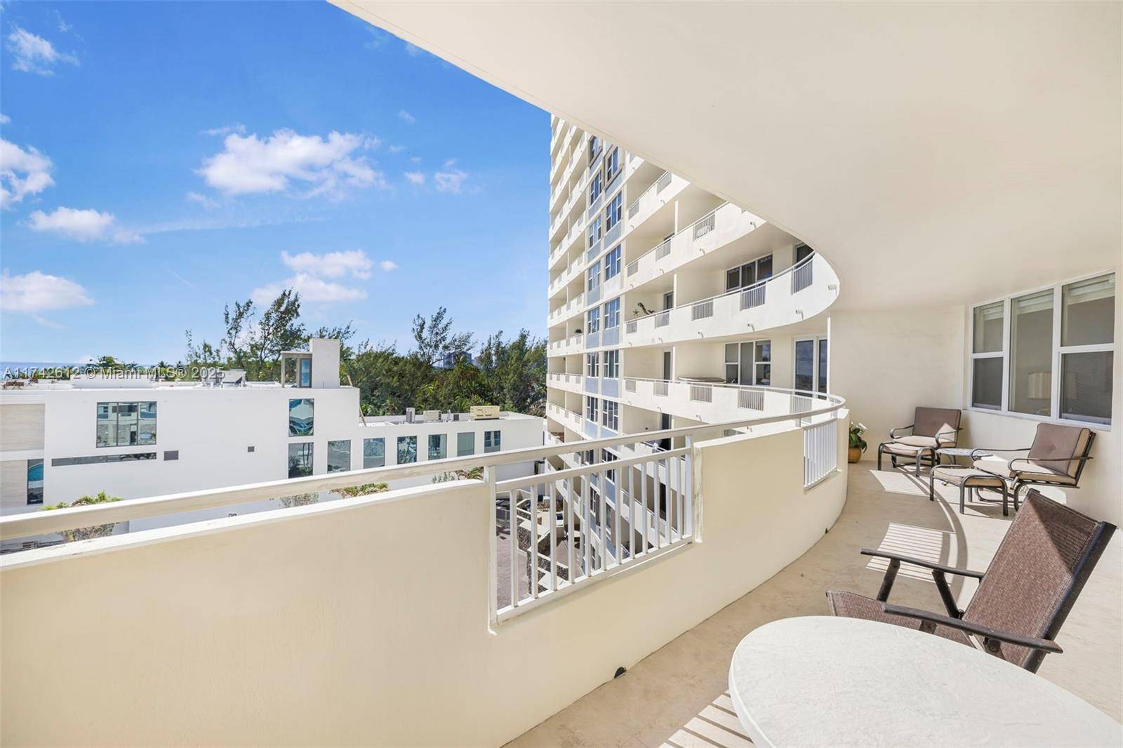 Hallandale Beach, FL 33009,3180 S Ocean Dr #511