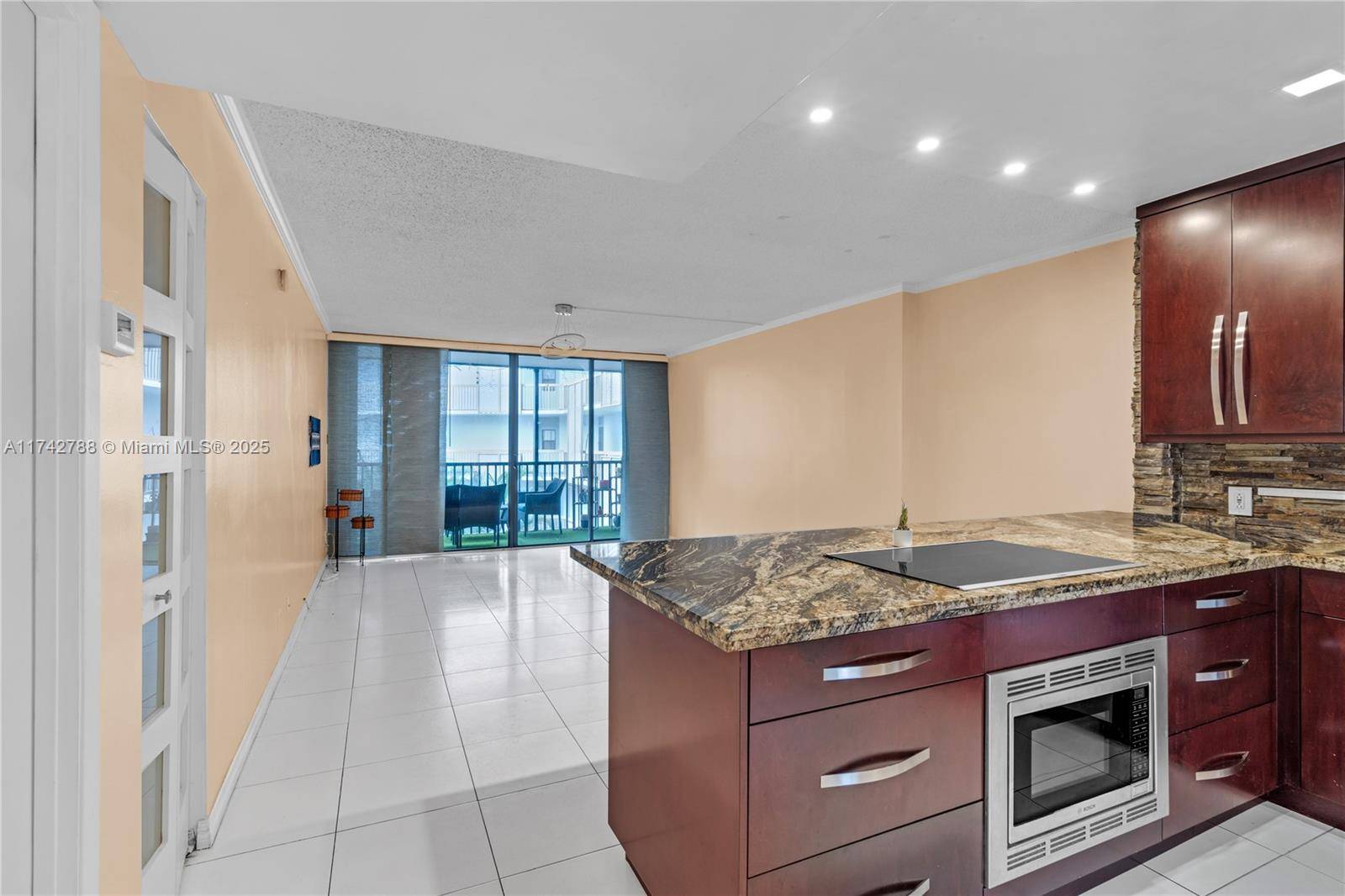 Aventura, FL 33180,3475 N Country Club Dr #314