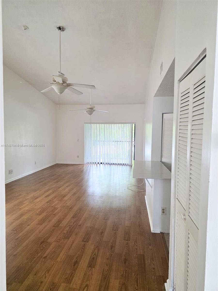Coral Springs, FL 33071,9633 Riverside Dr #E5