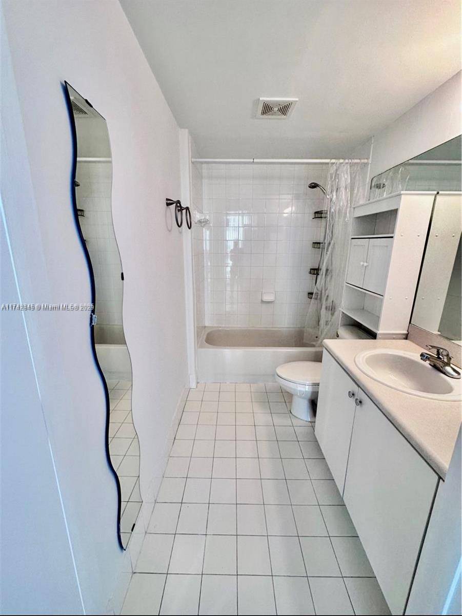 Miami, FL 33126,5091 NW 7th St #1015