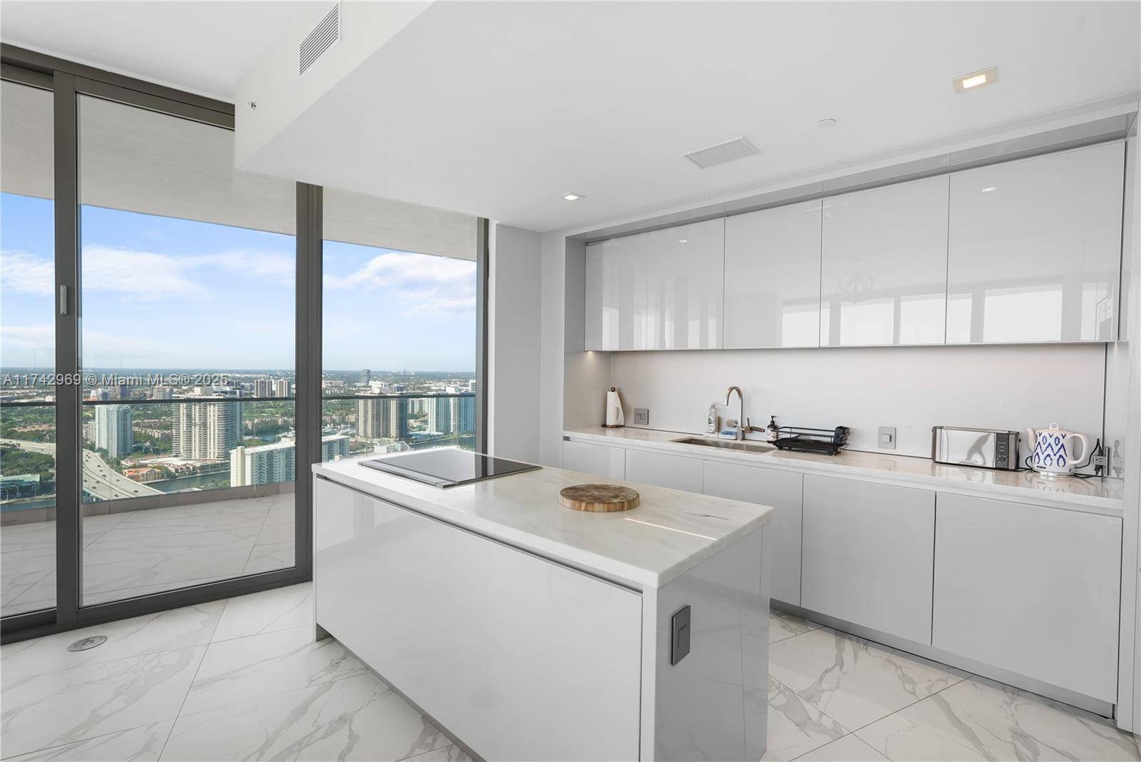 Sunny Isles Beach, FL 33160,18975 Collins Ave #3705
