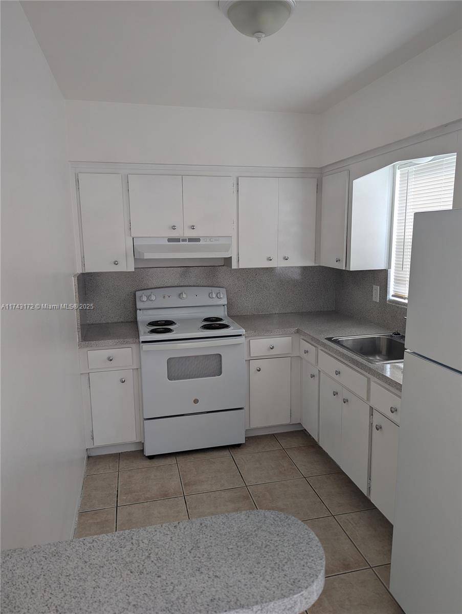 Hollywood, FL 33020,2220 Pierce St #4