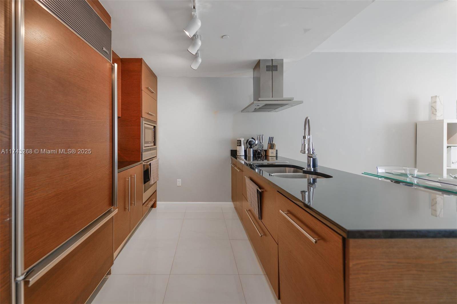 Miami, FL 33131,485 Brickell Ave #4506