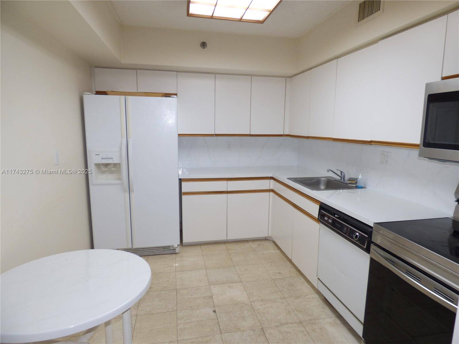 Aventura, FL 33180,3600 Mystic Pointe Dr #1008