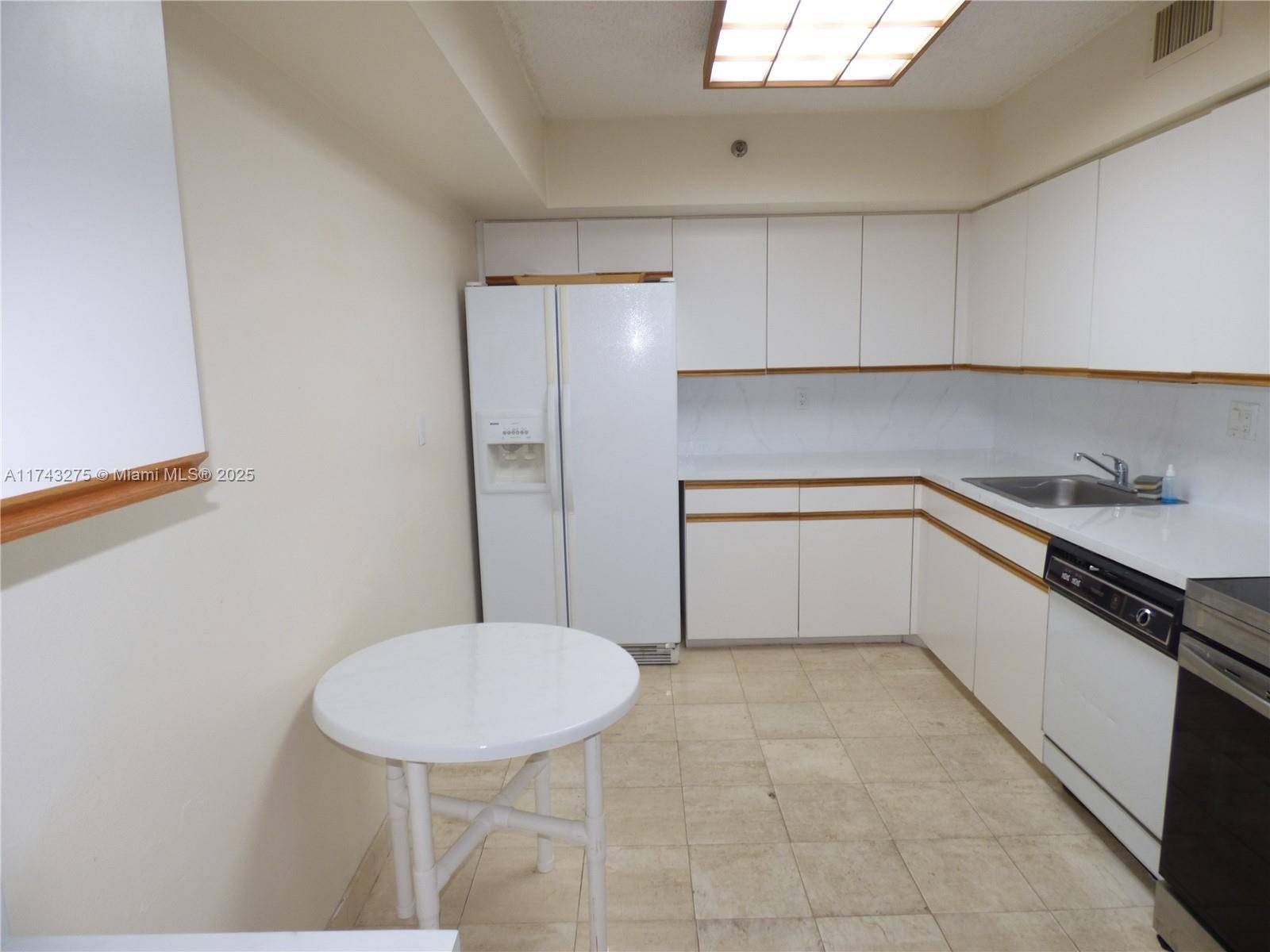 Aventura, FL 33180,3600 Mystic Pointe Dr #1008
