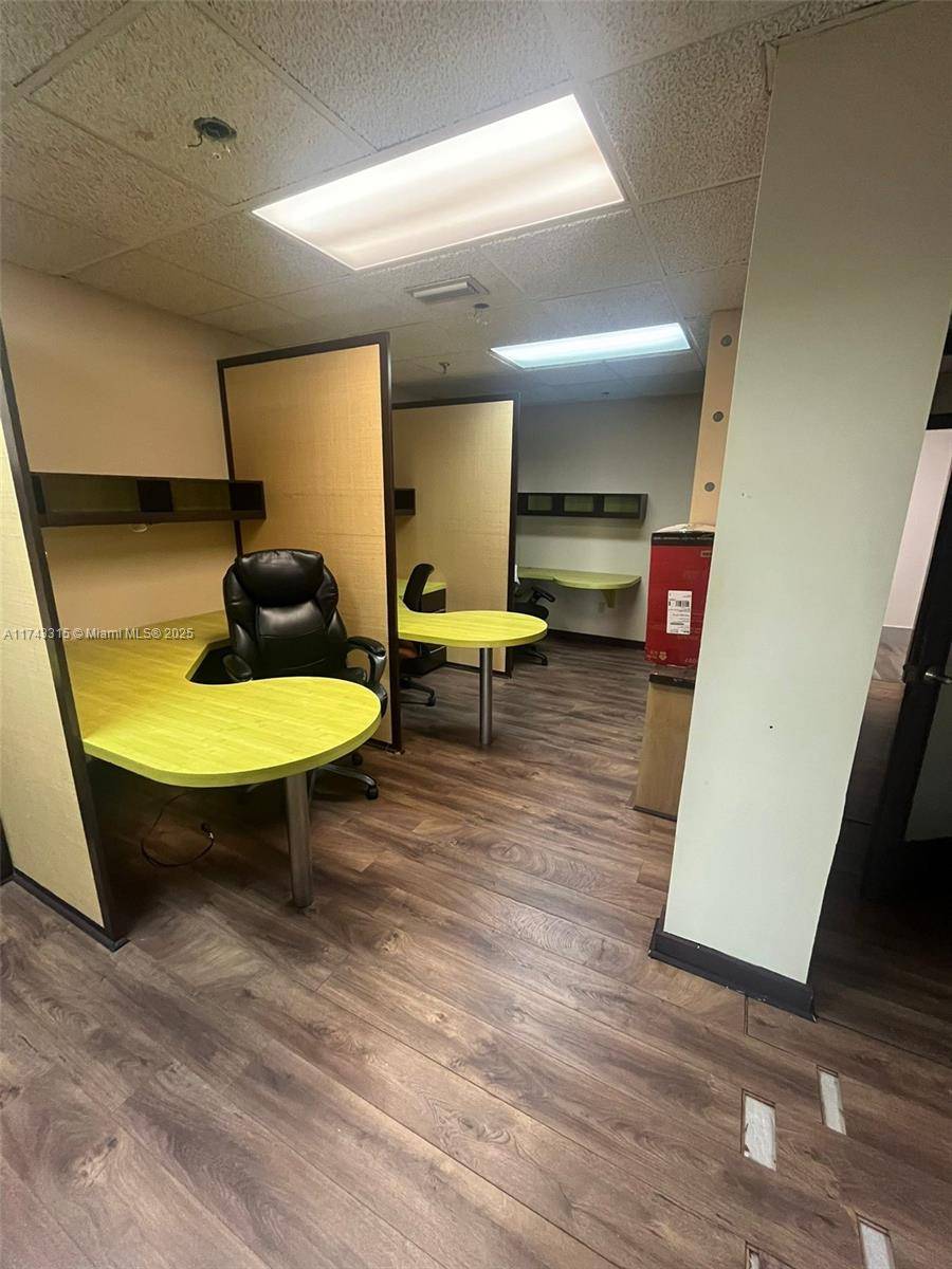 South Miami, FL 33143,5975 Sunset Dr #803