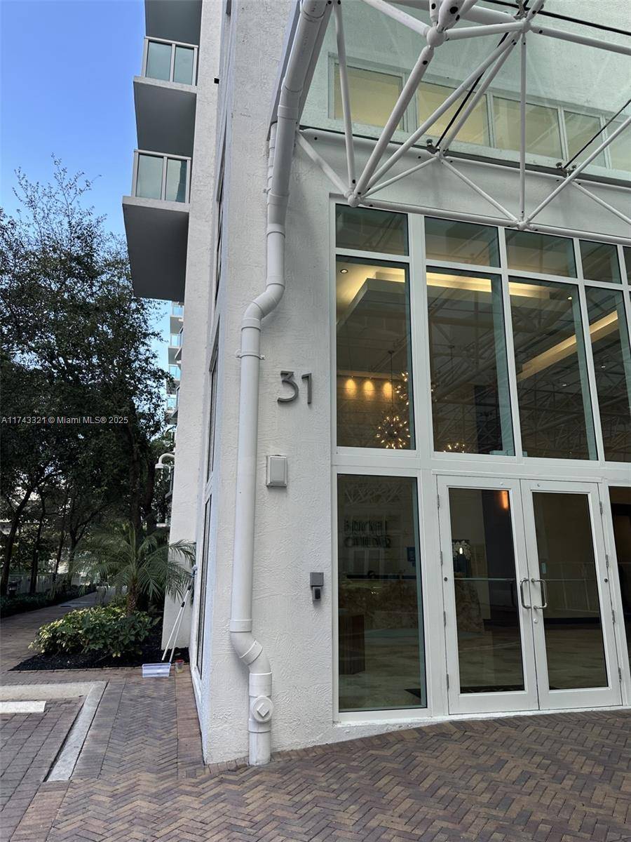 Miami, FL 33131,31 SE 5th St #3916
