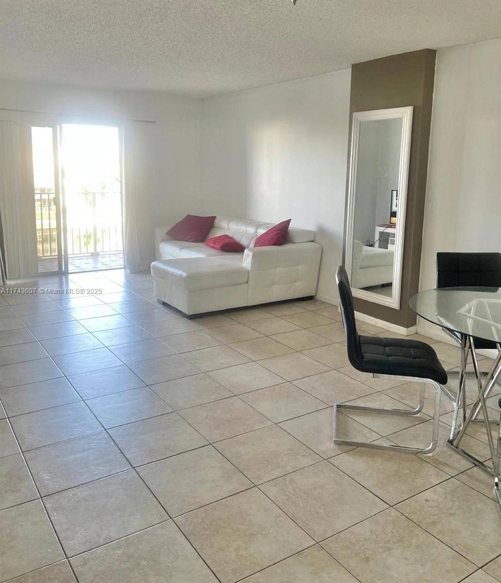 Cutler Bay, FL 33189,8260 SW 210th St #308