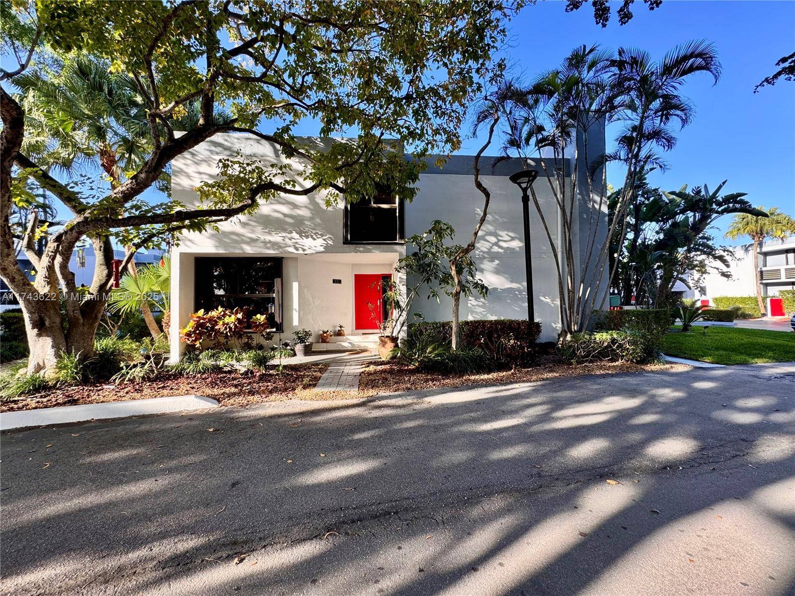 Aventura, FL 33160,3007 NE 183rd Ln #7