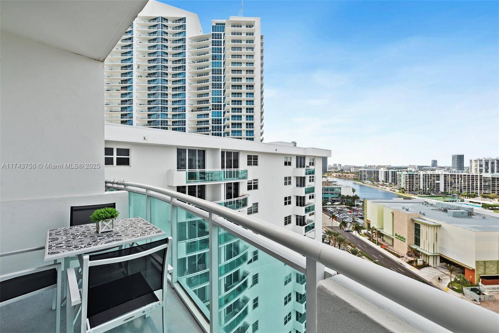 Hollywood, FL 33019,3001 S Ocean Dr #1639
