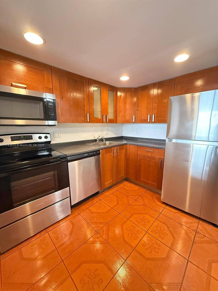 North Miami, FL 33181,13499 Biscayne Blvd #1114