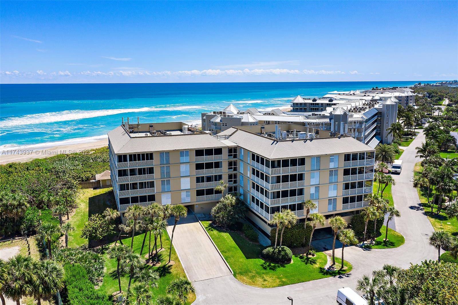 Hutchinson Island, FL 34996,669 NE Plantation Rd #108