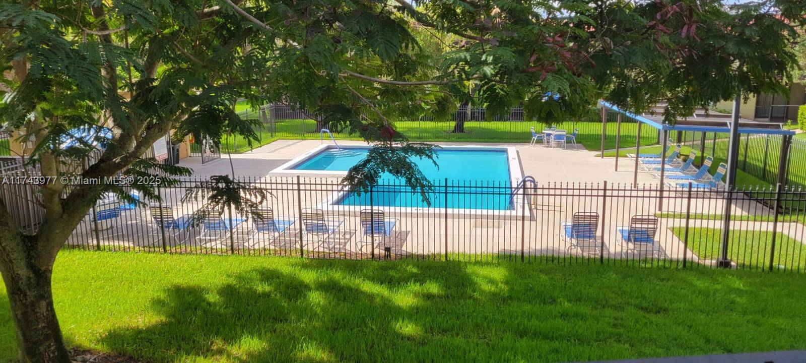 Weston, FL 33326,303 Lakeview Dr #202