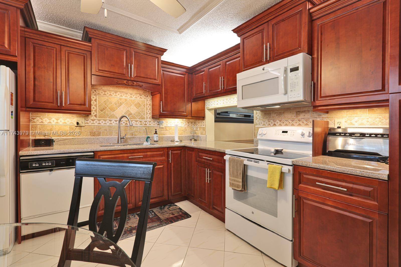 Tamarac, FL 33321,4940 E Sabal Palm Blvd #203