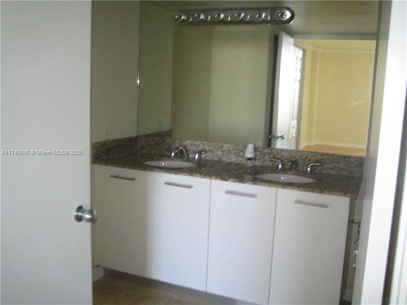 Aventura, FL 33180,3300 NE 191st St #1708