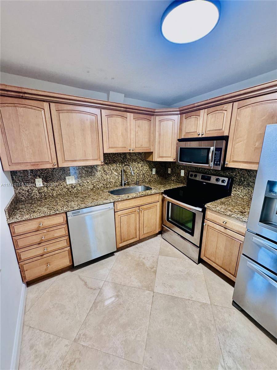 Pompano Beach, FL 33060,140 S CYPRESS ROAD ##128