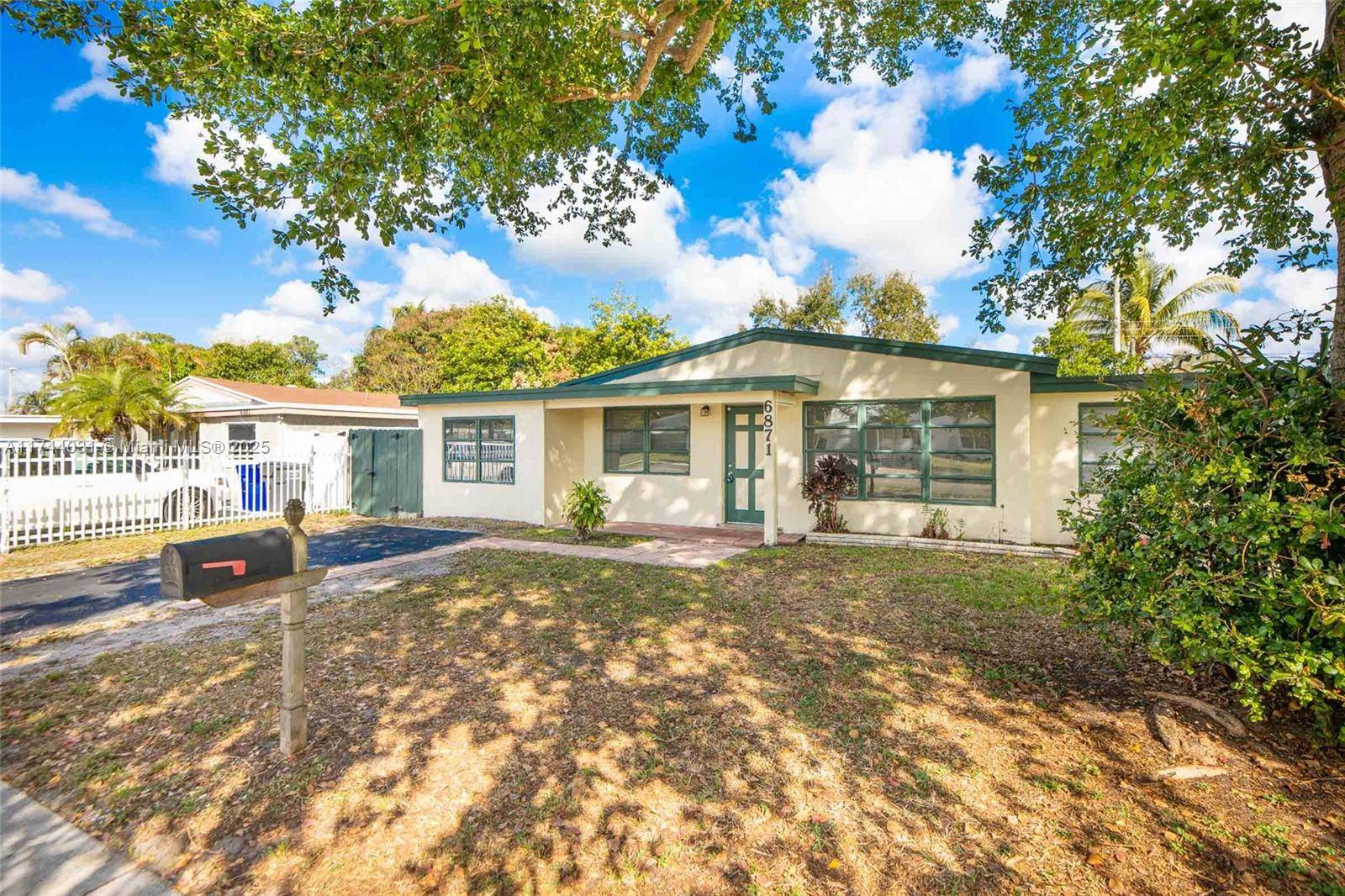 Hollywood, FL 33024,6871 Atlanta St