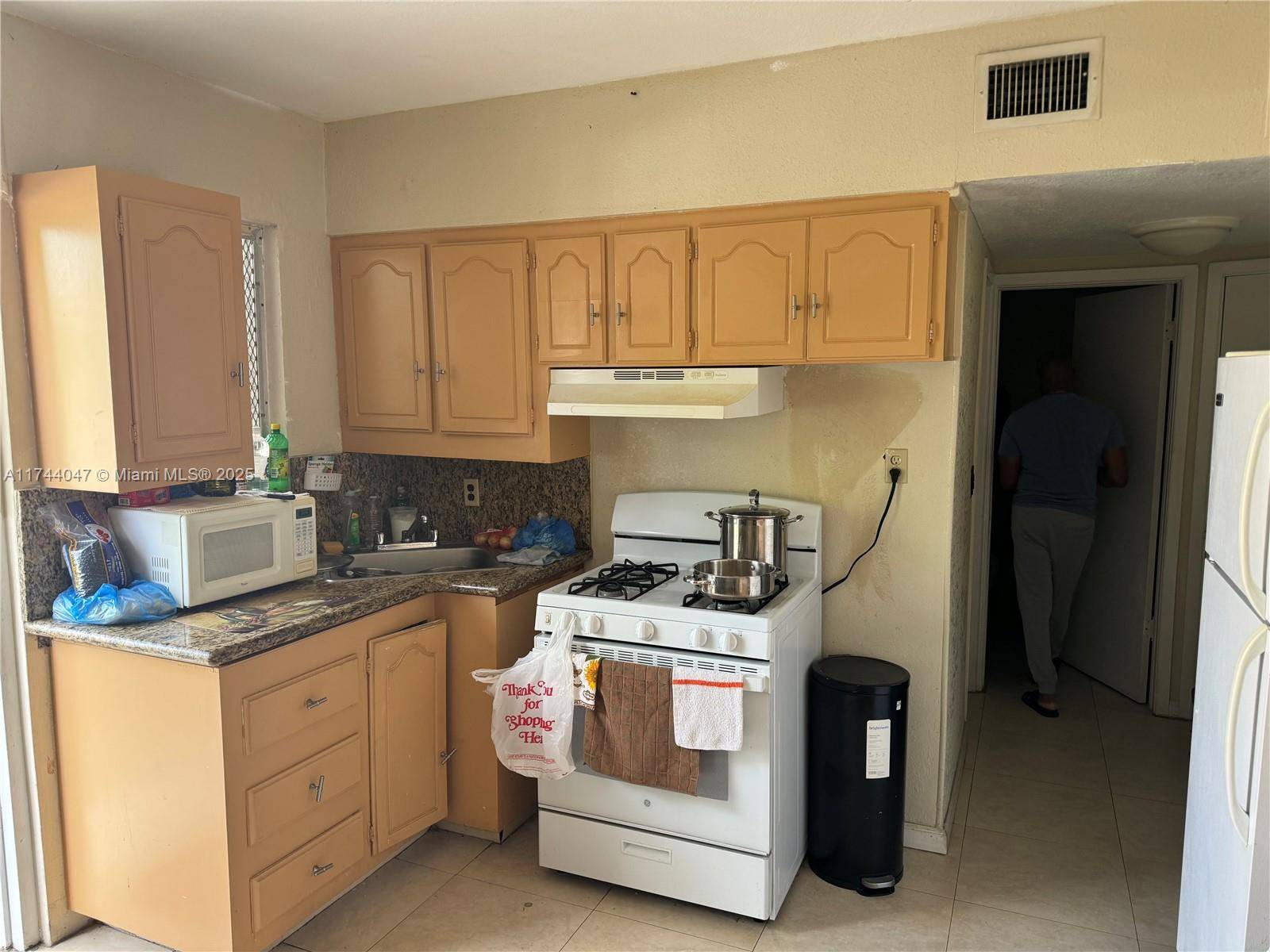 North Miami, FL 33161,655 NE 135th St