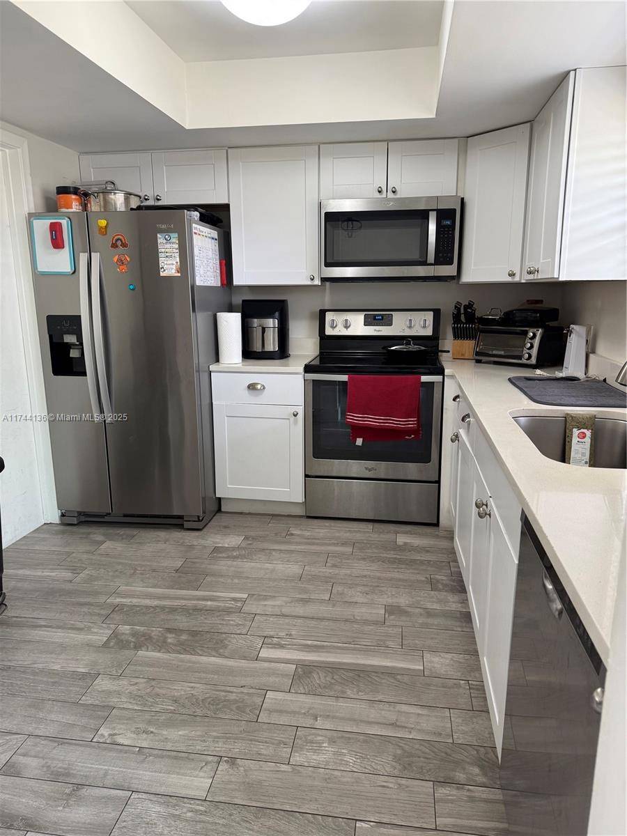 Pembroke Pines, FL 33024,8631 NW 8th St