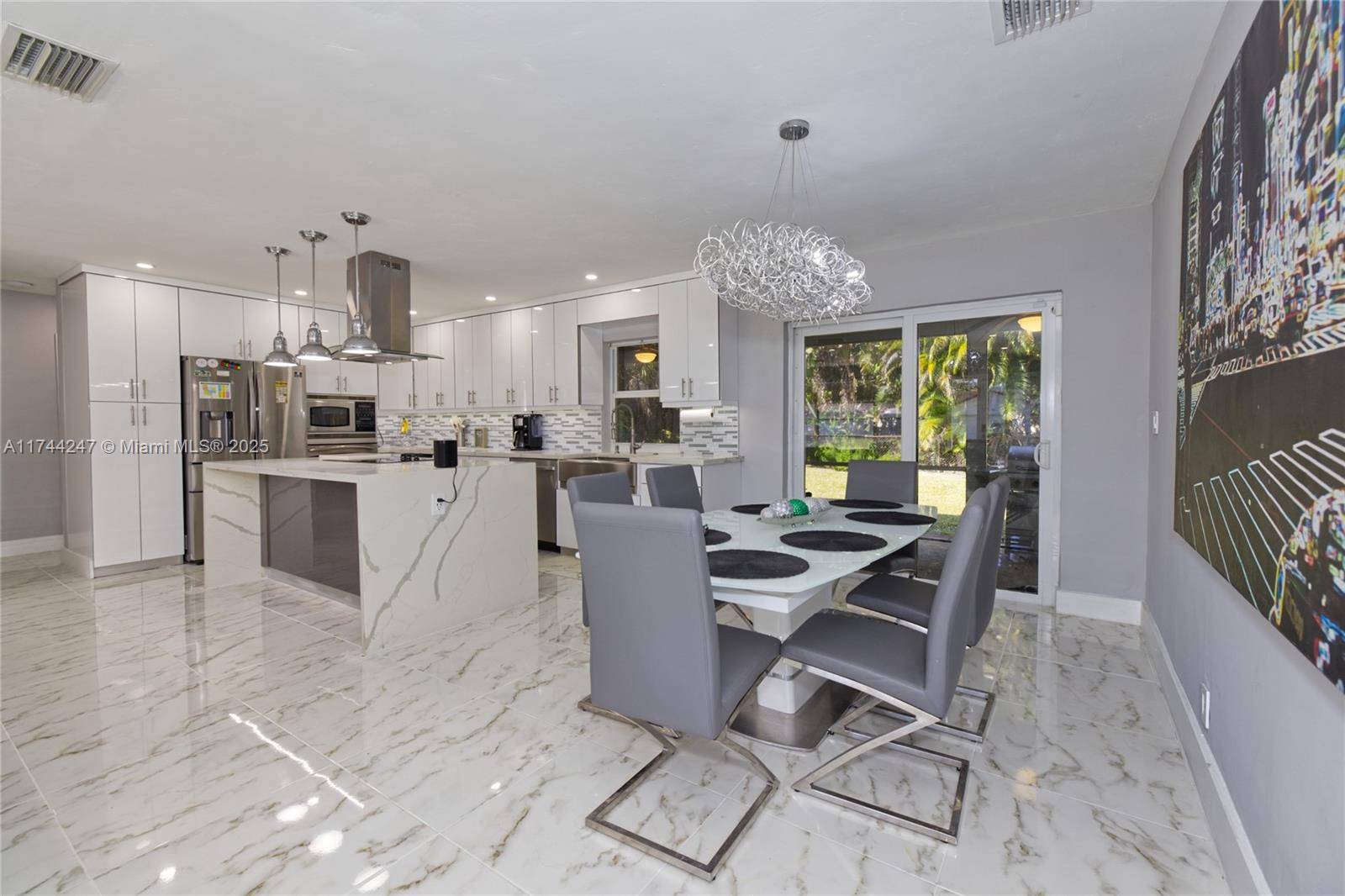 Plantation, FL 33317,161 NW 46th Ter