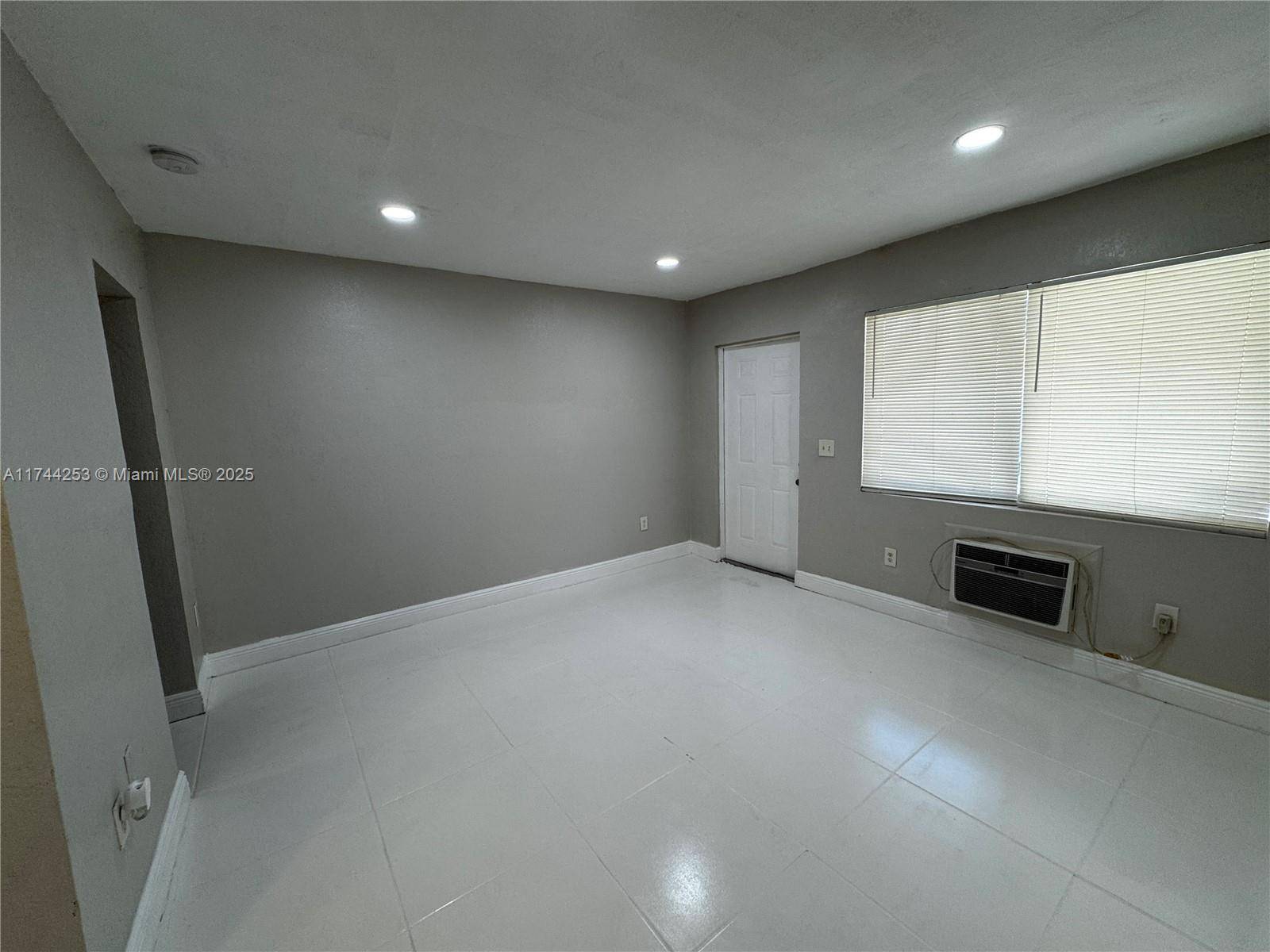 Opa-locka, FL 33054,1920 Washington Ave #2