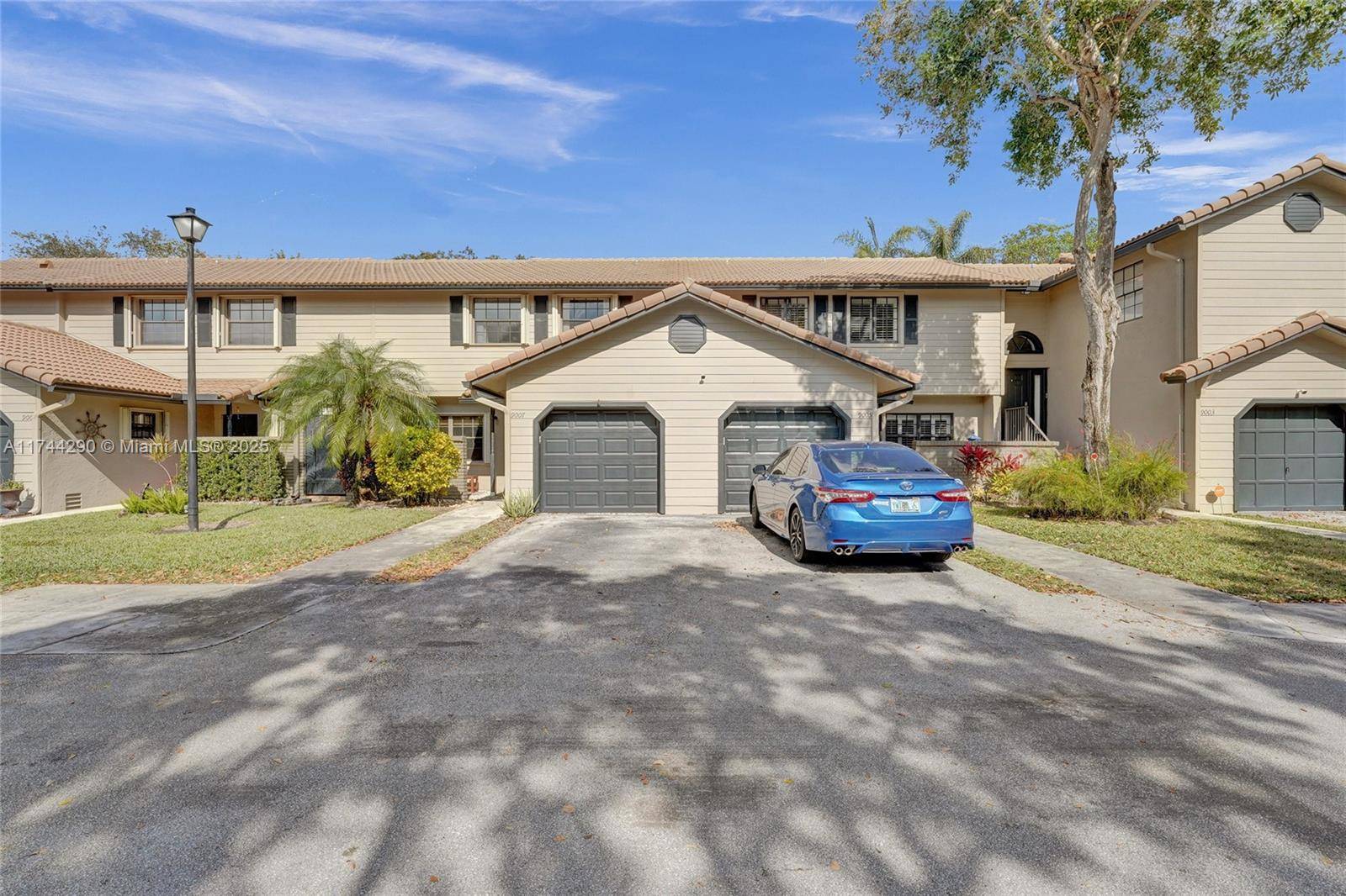 Plantation, FL 33324,9007 Vineyard Lake Dr #9007