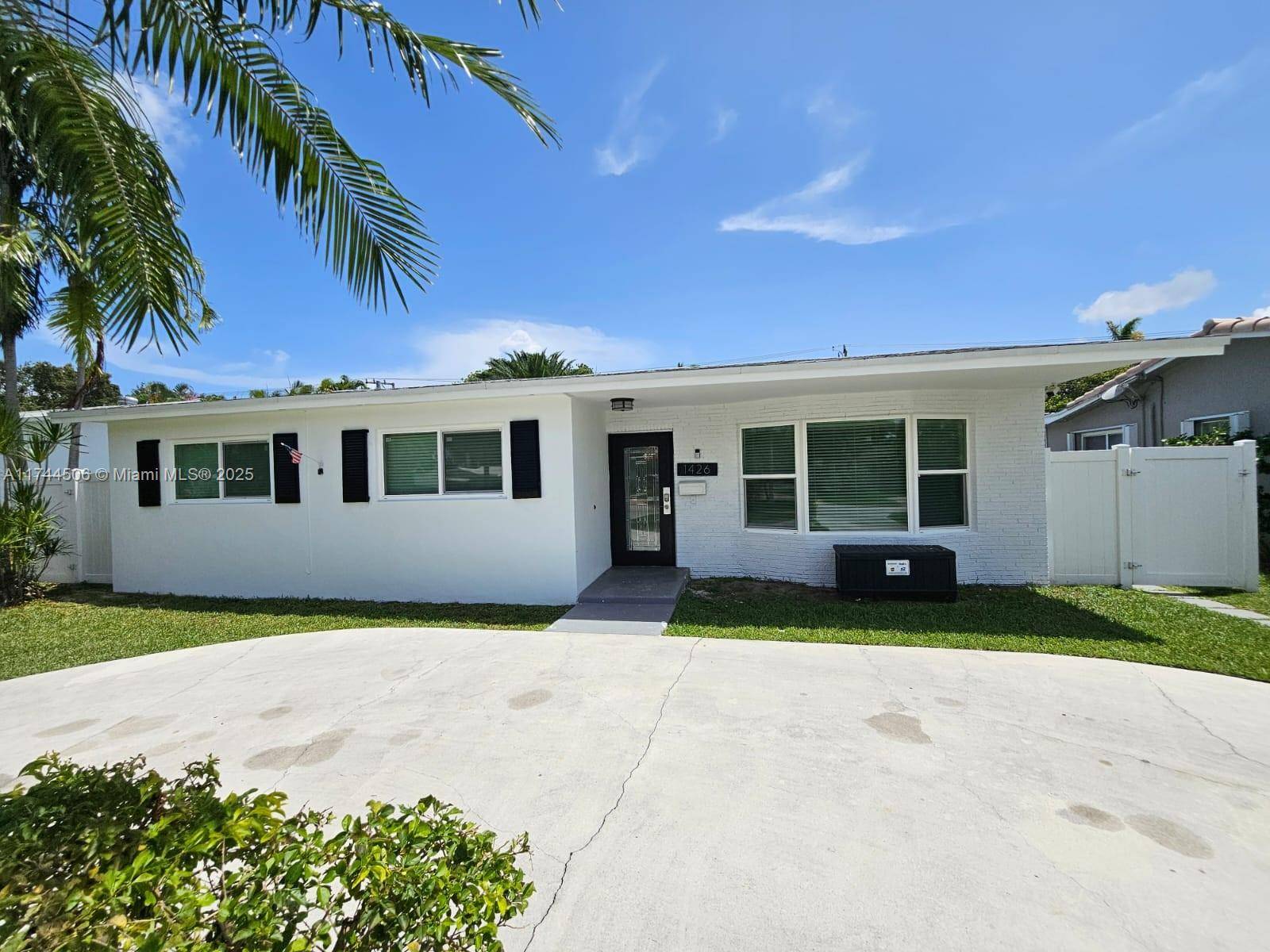 Hollywood, FL 33020,1426 Coolidge St