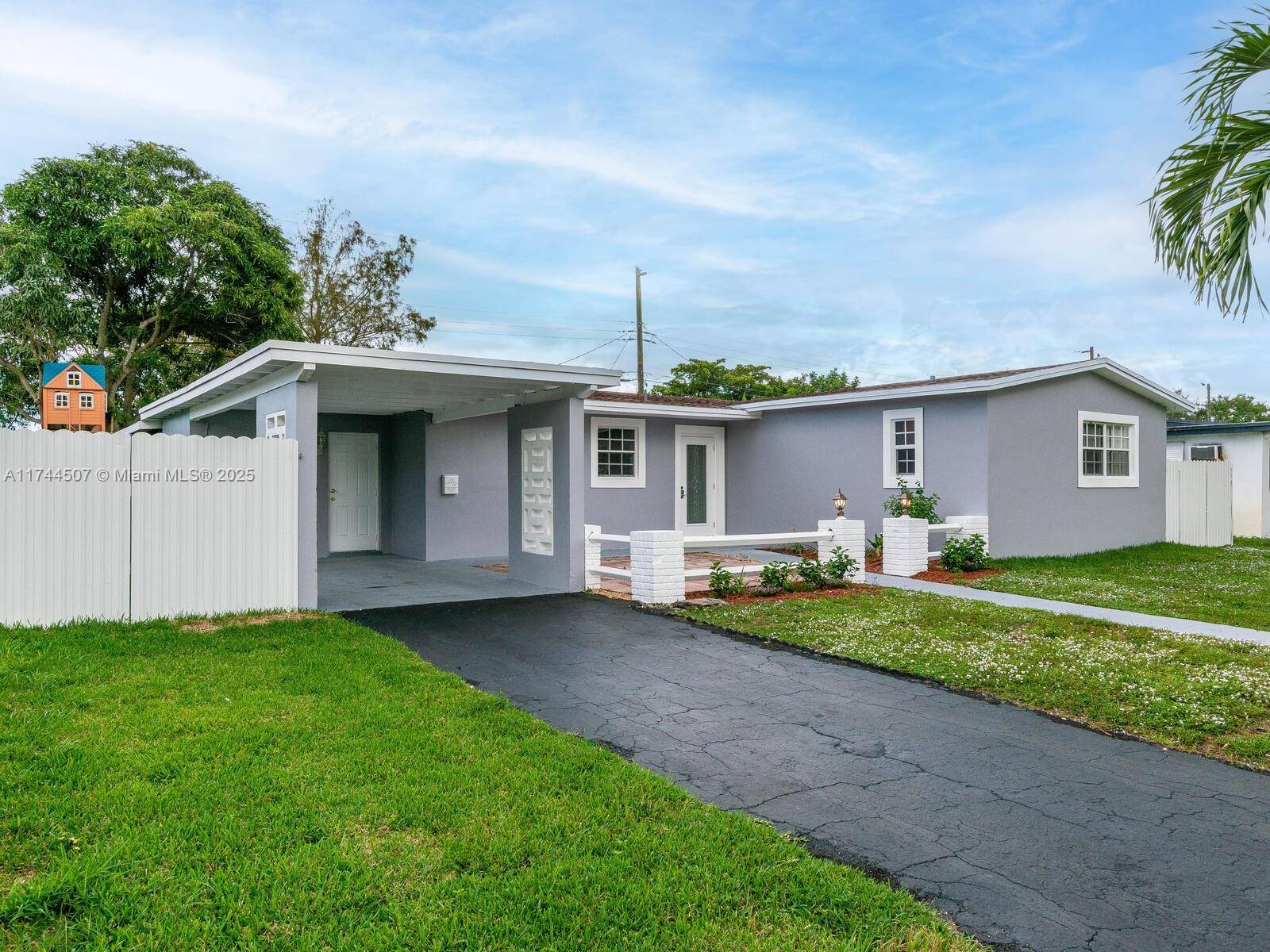 Pembroke Pines, FL 33023,611 SW 64th Way