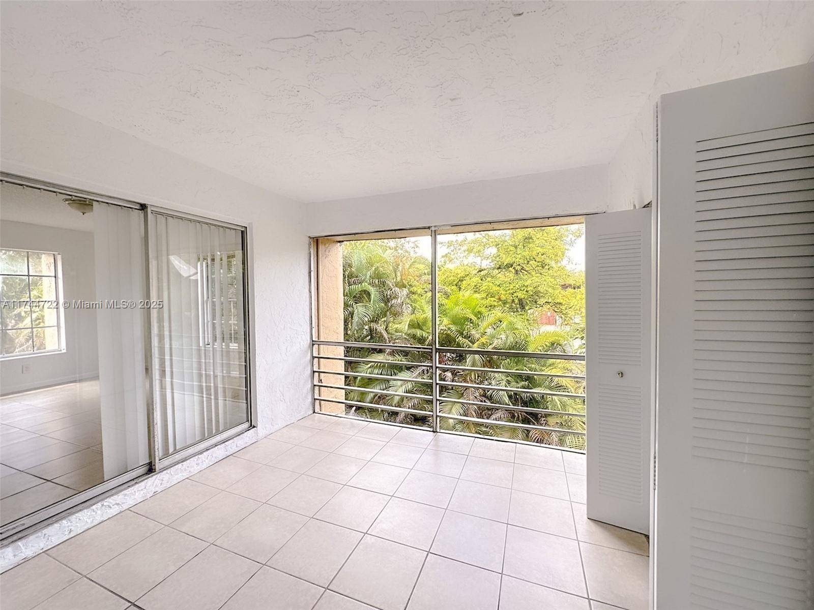 Lauderhill, FL 33313,4221 NW 19th St #288