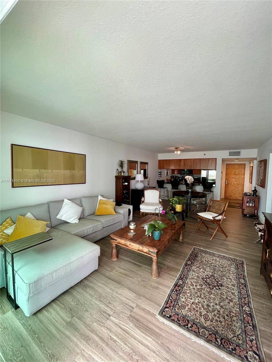 Miami, FL 33131,1200 Brickell Bay Dr #2907