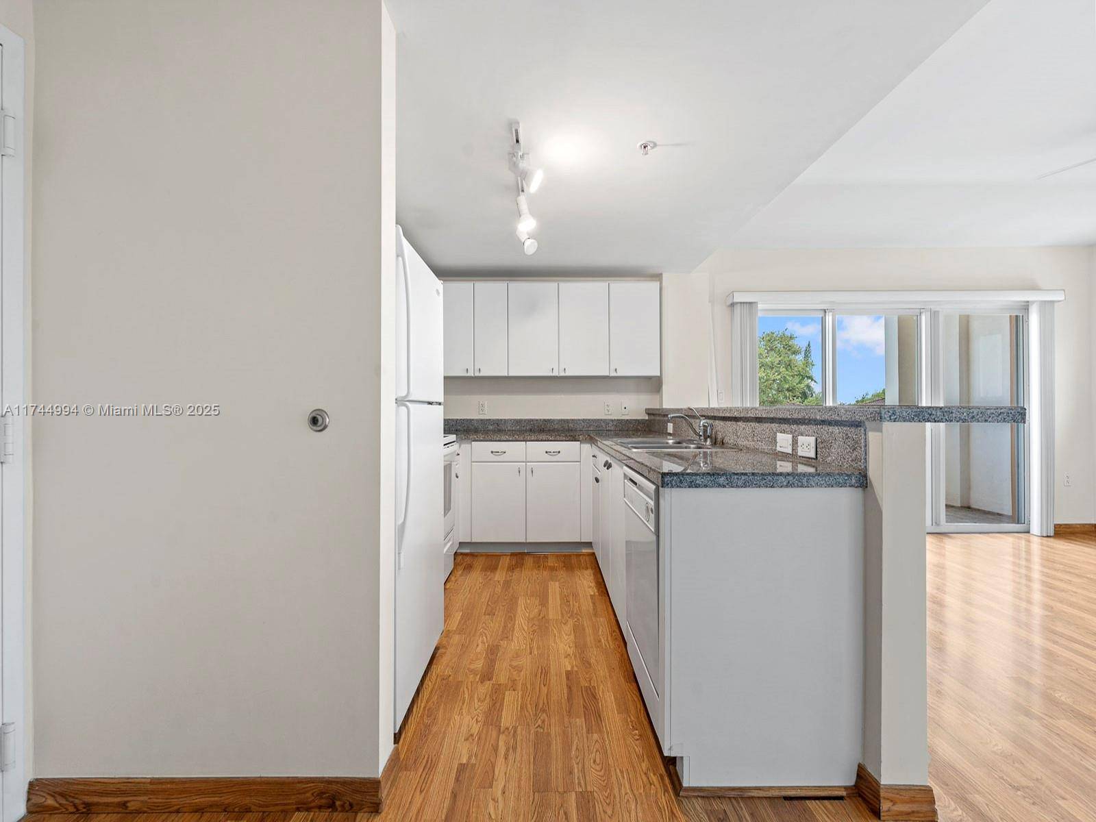 Miami, FL 33133,2740 SW 28th Ter #508