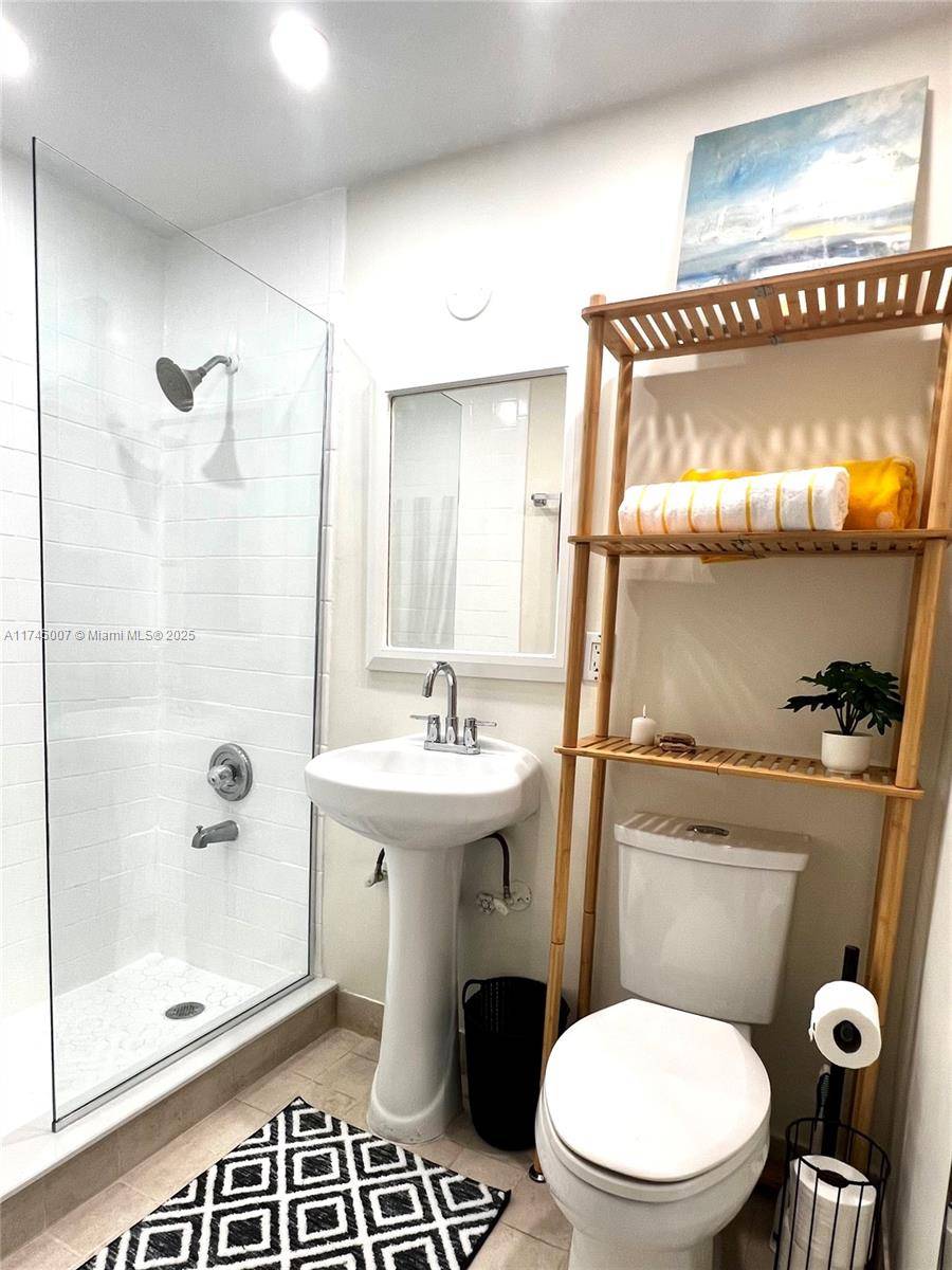 Miami Beach, FL 33139,335 Ocean Dr #139