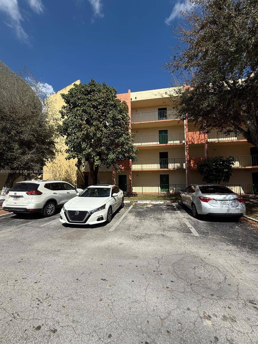 Miami, FL 33174,9405 W Flagler St #D211