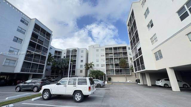 North Miami Beach, FL 33160,2821 N Miami Beach Blvd #4M