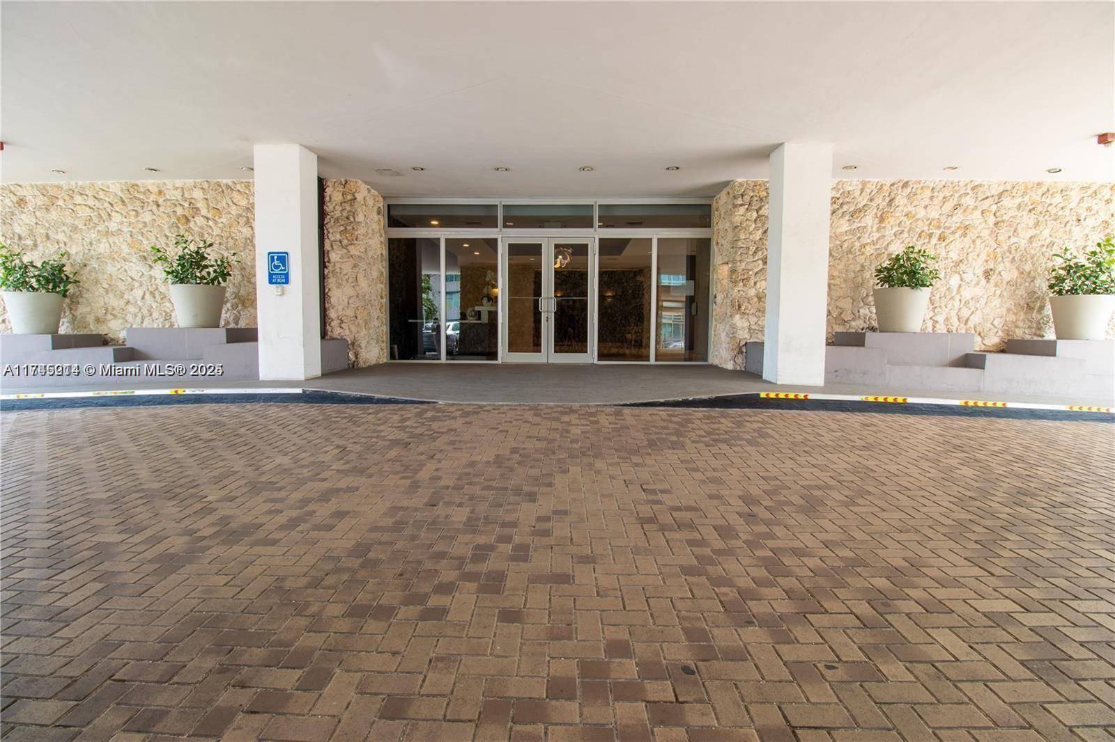 Surfside, FL 33154,9225 Collins Ave #PH B
