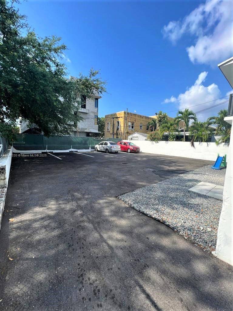 Miami, FL 33135,1262 SW 2nd St