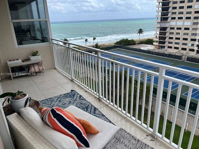 Lauderdale By The Sea, FL 33308,5200 N Ocean Blvd #915A